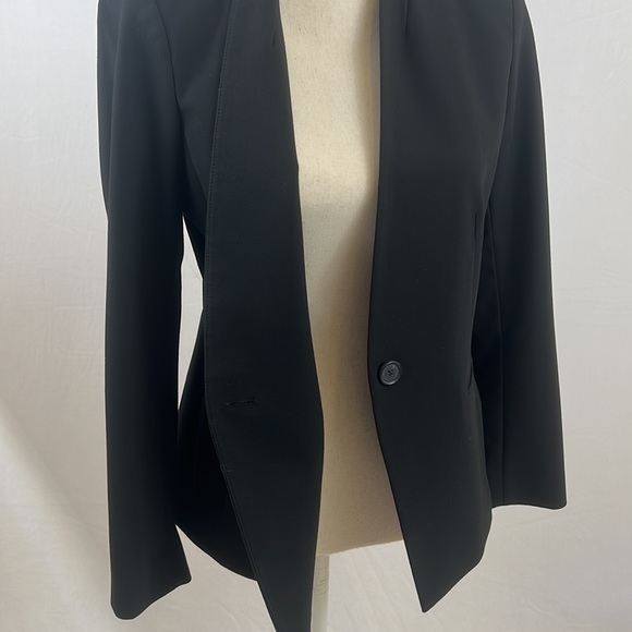 Two (2) Ann Taylor CutAway Blazers in Bi-Stretch - Picture 5 of 16
